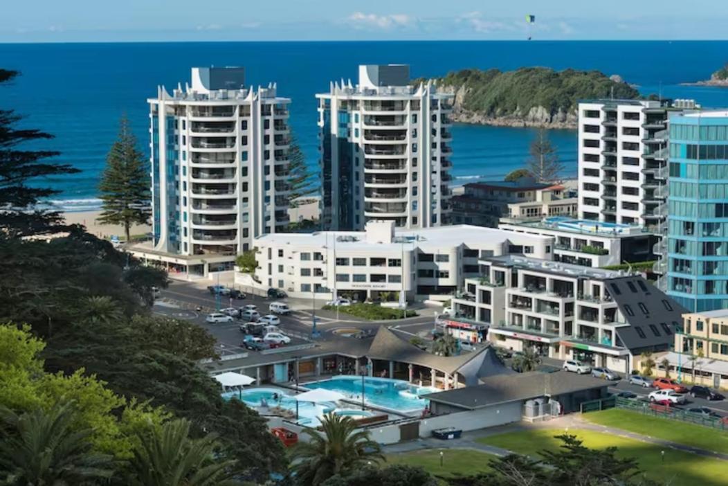 Oceanside Apartment With Iconic Views Mount Maunganui Bagian luar foto
